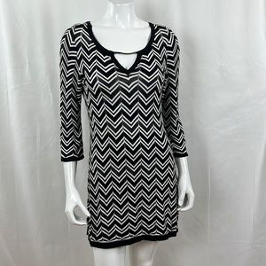 White/Black sweater size L